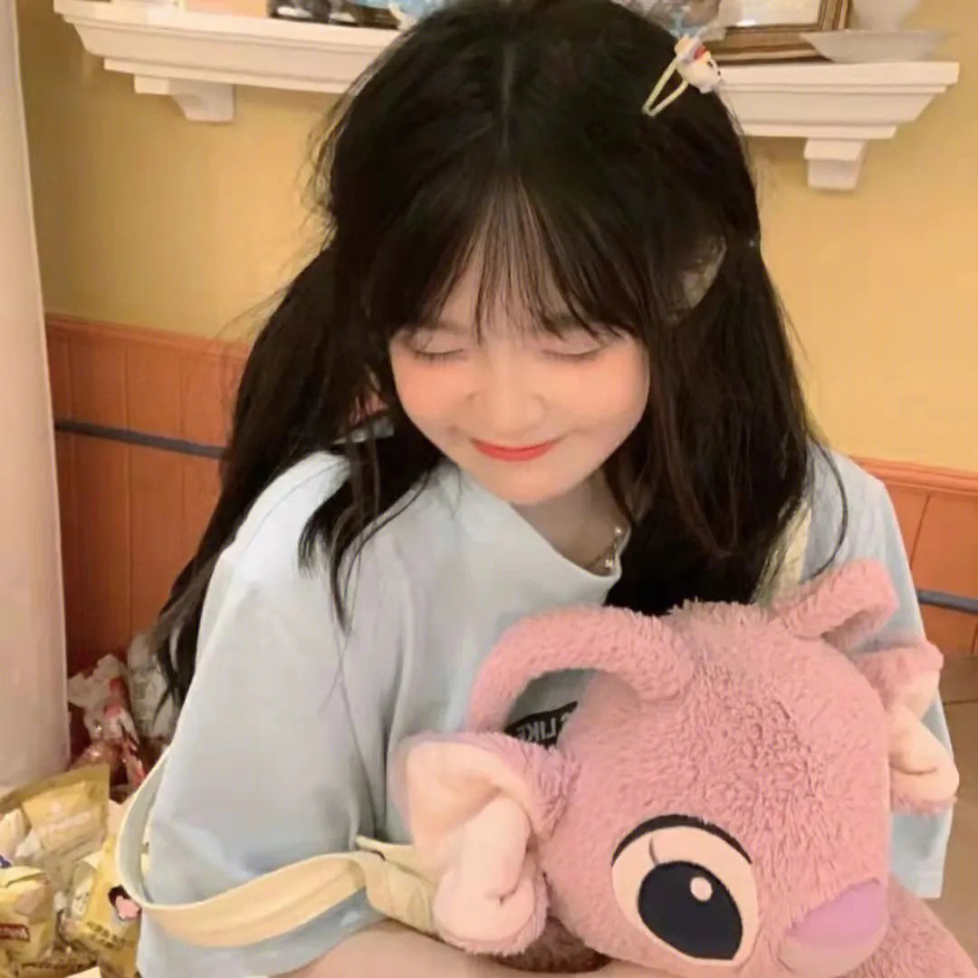 报告王爷，王妃是只猫